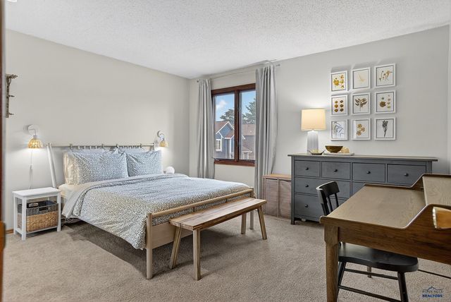 4757 SUMMERSET DR, Rapid City, SD 57702