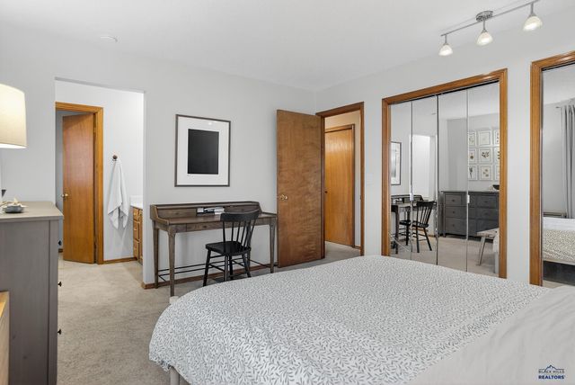 4757 SUMMERSET DR, Rapid City, SD 57702