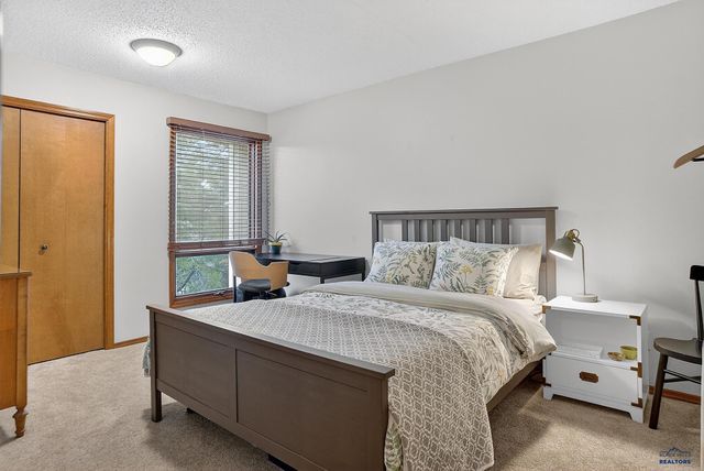 4757 SUMMERSET DR, Rapid City, SD 57702