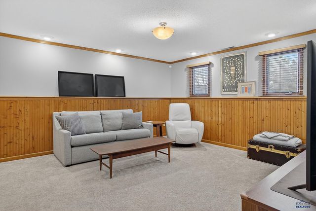 4757 SUMMERSET DR, Rapid City, SD 57702