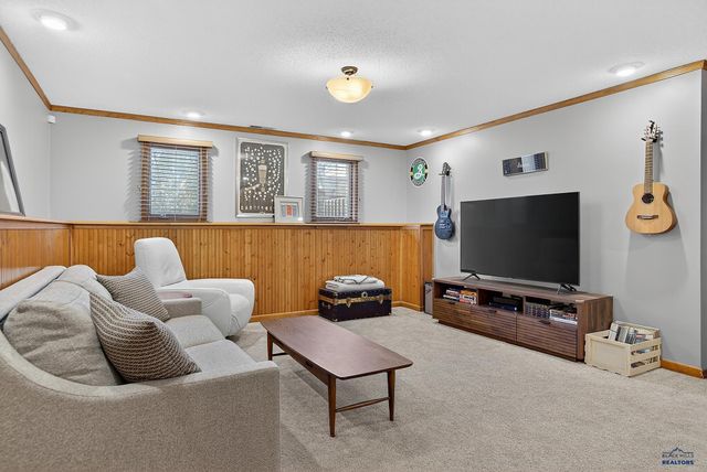 4757 SUMMERSET DR, Rapid City, SD 57702