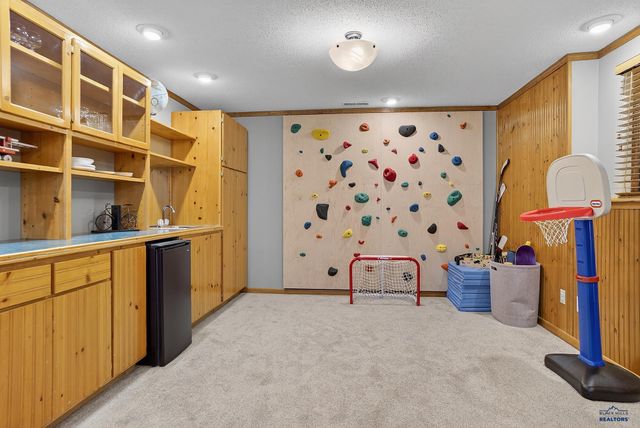 4757 SUMMERSET DR, Rapid City, SD 57702