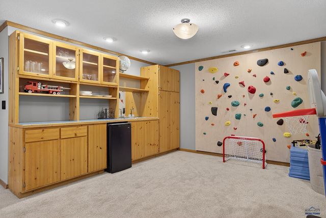 4757 SUMMERSET DR, Rapid City, SD 57702