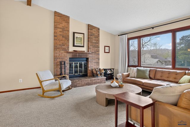 4757 SUMMERSET DR, Rapid City, SD 57702