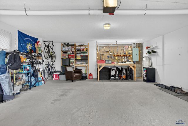 4757 SUMMERSET DR, Rapid City, SD 57702