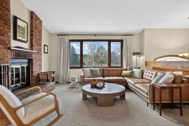 4757 SUMMERSET DR, Rapid City, SD 57702