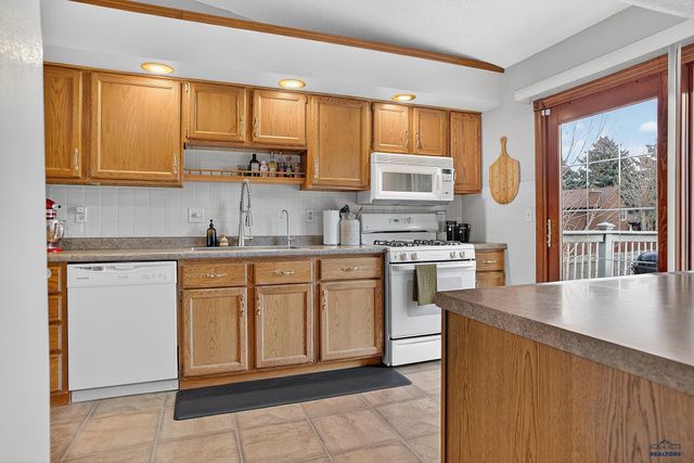 4757 SUMMERSET DR, Rapid City, SD 57702