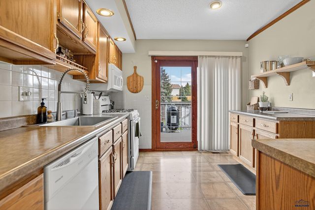 4757 SUMMERSET DR, Rapid City, SD 57702