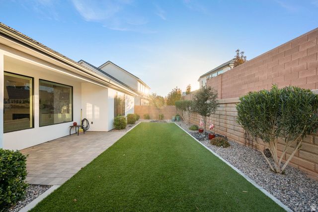 326 S WATER COURSE DR, Washington, UT 84780