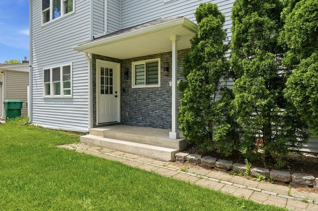 290 E Norman Lane, Wheeling, IL 60090