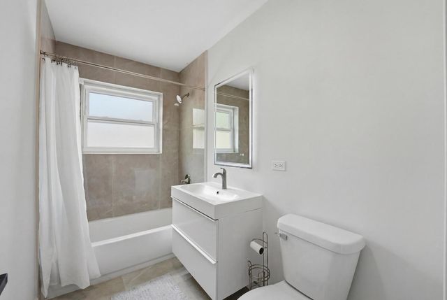 290 E Norman Lane, Wheeling, IL 60090