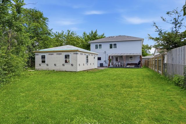 290 E Norman Lane, Wheeling, IL 60090