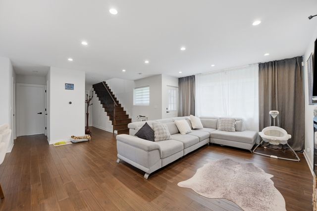 290 E Norman Lane, Wheeling, IL 60090