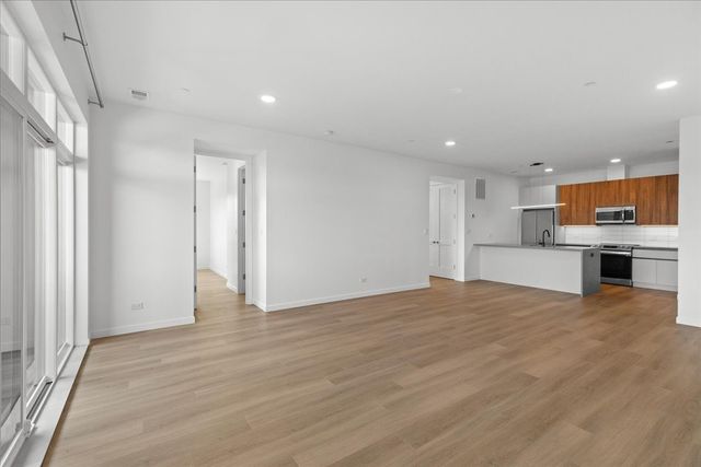 204 S Leavitt Street 401, Chicago, IL 60612