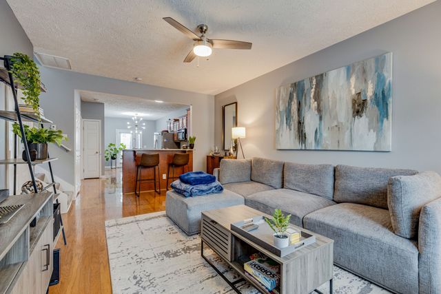 818 Spence Enclave Ln, Nashville, TN 37210