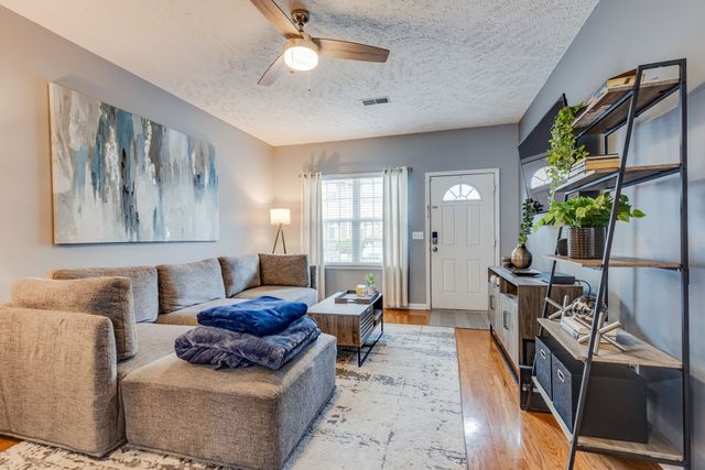 818 Spence Enclave Ln, Nashville, TN 37210