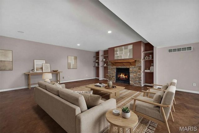 27431 Lee Court, Warrenton, MO 63383