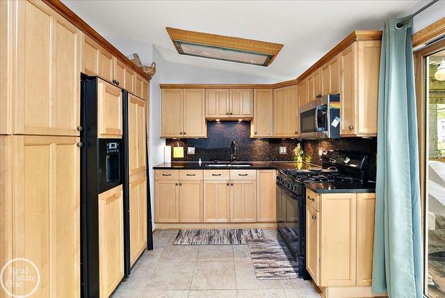 1136 Miller Road, Lake Orion, MI 48362