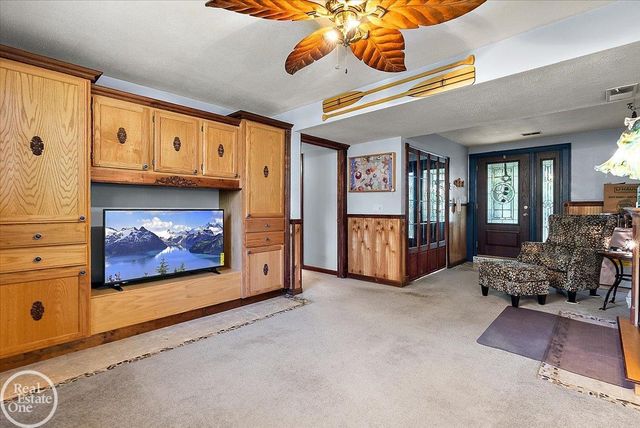 1136 Miller Road, Lake Orion, MI 48362