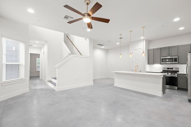 8922 Menchaca RD 701, Austin, TX 78748