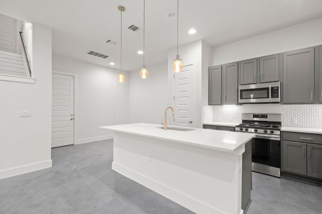 8922 Menchaca RD 701, Austin, TX 78748