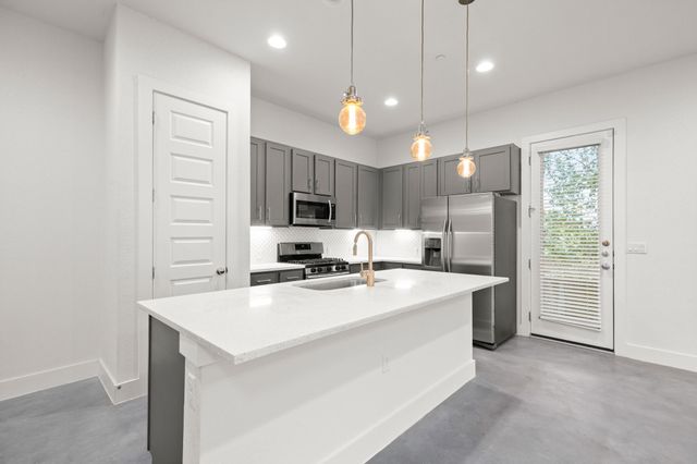 8922 Menchaca RD 701, Austin, TX 78748