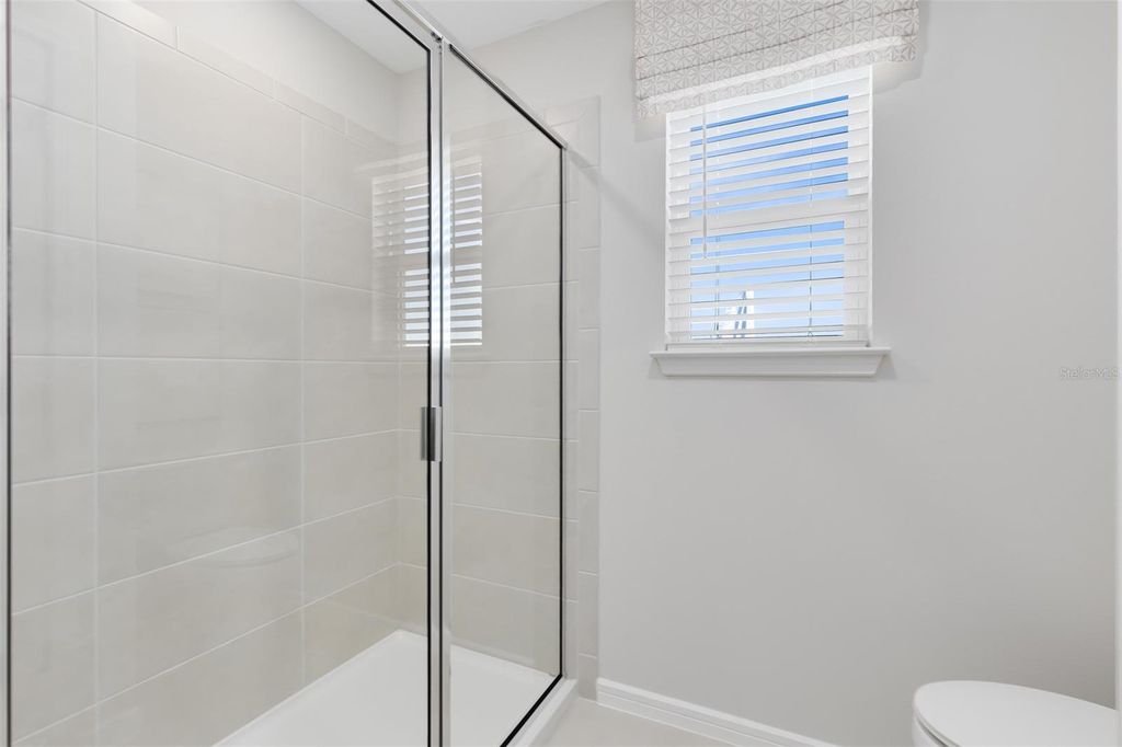 Image 20 of property listing at 10622 EVENING STAR STREET, Orlando, FL 32829