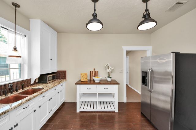 225 Lenox Street, Houston, TX 77011