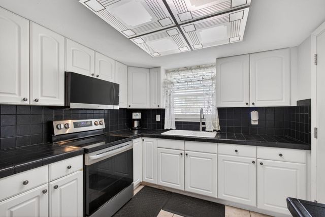 121 Wettaw Lane Unit 110, North Palm Beach, FL 33408