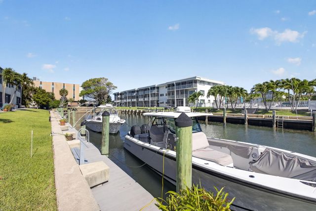 121 Wettaw Lane Unit 110, North Palm Beach, FL 33408