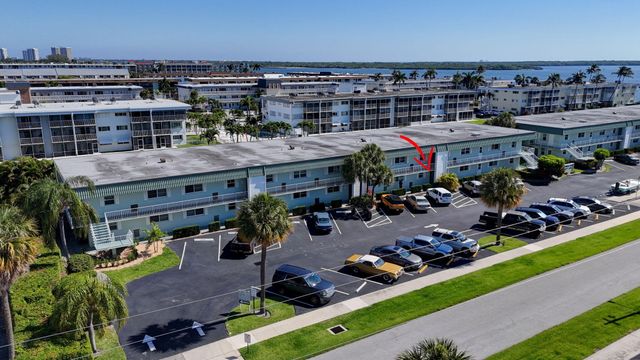 121 Wettaw Lane Unit 110, North Palm Beach, FL 33408