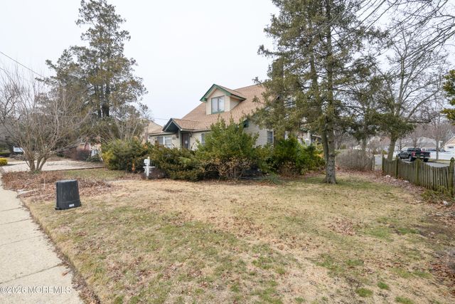 50 Memorial Parkway, Atlantic Highlands, NJ 07716