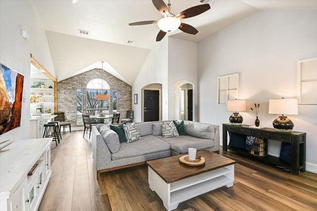 18516 Champions CIR, Point Venture, TX 78645