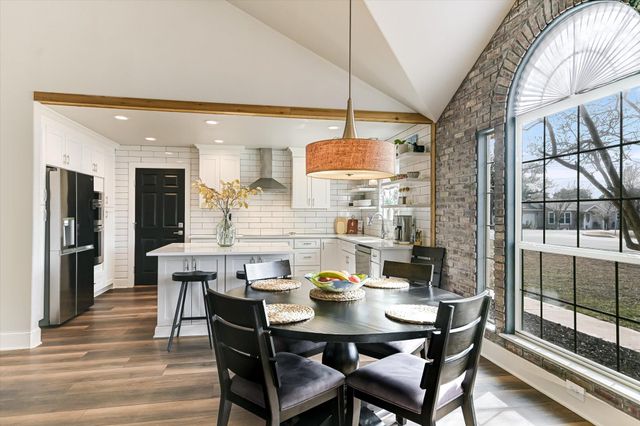 18516 Champions CIR, Point Venture, TX 78645