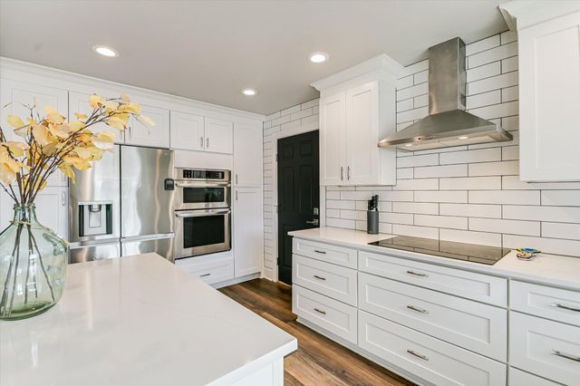 18516 Champions CIR, Point Venture, TX 78645