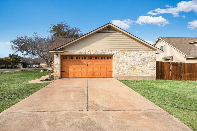 18516 Champions CIR, Point Venture, TX 78645