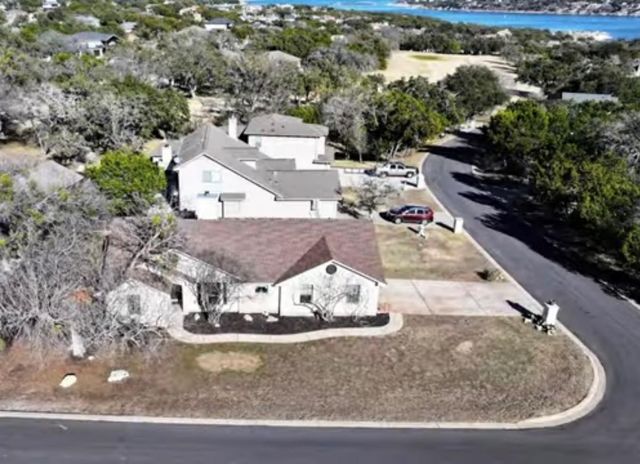 18516 Champions CIR, Point Venture, TX 78645