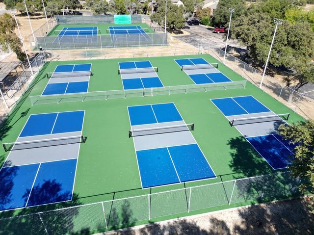 18516 Champions CIR, Point Venture, TX 78645