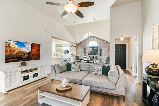 18516 Champions CIR, Point Venture, TX 78645