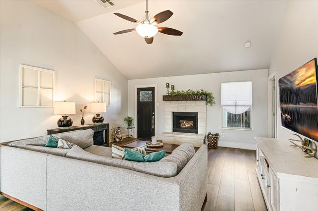 18516 Champions CIR, Point Venture, TX 78645