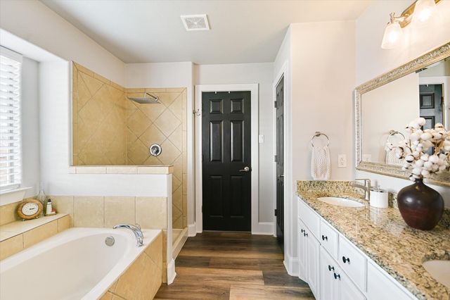 18516 Champions CIR, Point Venture, TX 78645