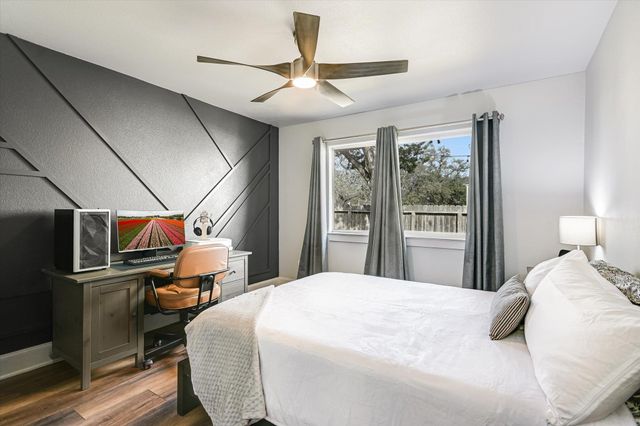 18516 Champions CIR, Point Venture, TX 78645