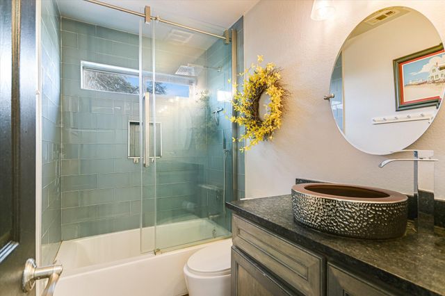 18516 Champions CIR, Point Venture, TX 78645