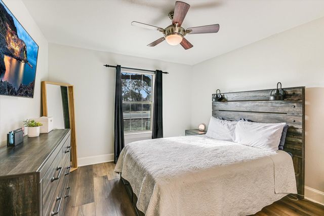 18516 Champions CIR, Point Venture, TX 78645