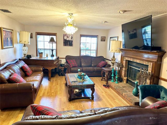 8834 WHISPERING OAKS TRAIL, New Port Richey, FL 34654
