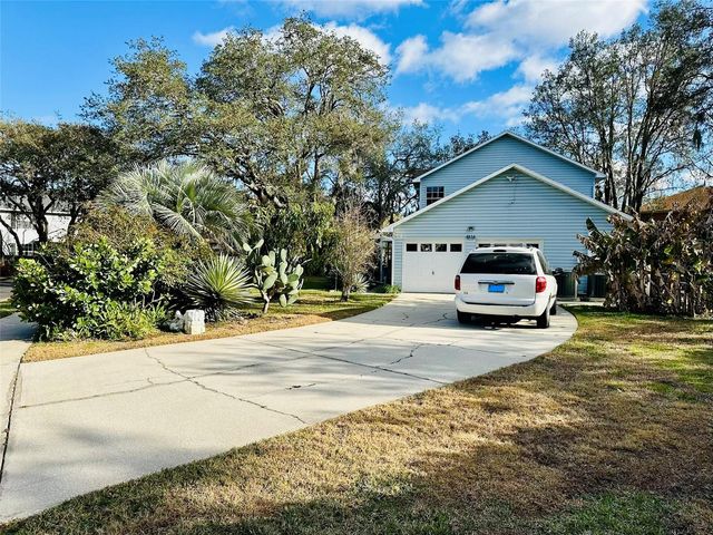 8834 WHISPERING OAKS TRAIL, New Port Richey, FL 34654