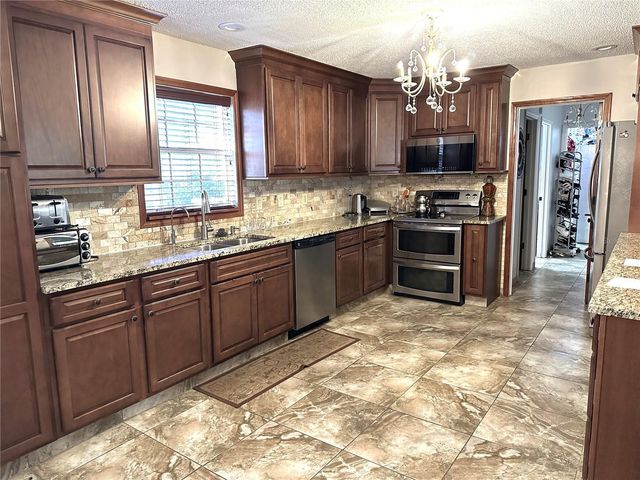 8834 WHISPERING OAKS TRAIL, New Port Richey, FL 34654