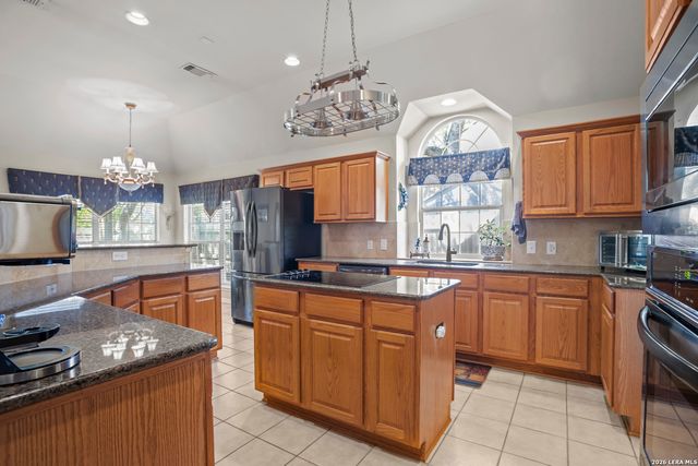 9 Grogans Mill, San Antonio, TX 78248