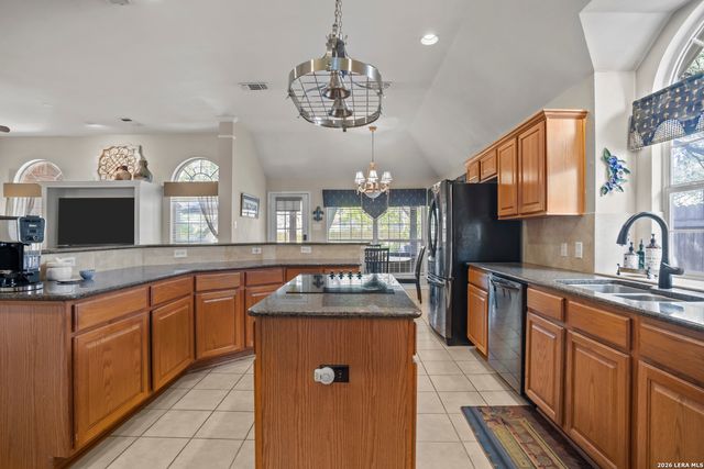 9 Grogans Mill, San Antonio, TX 78248