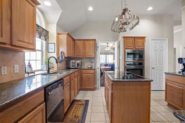 9 Grogans Mill, San Antonio, TX 78248